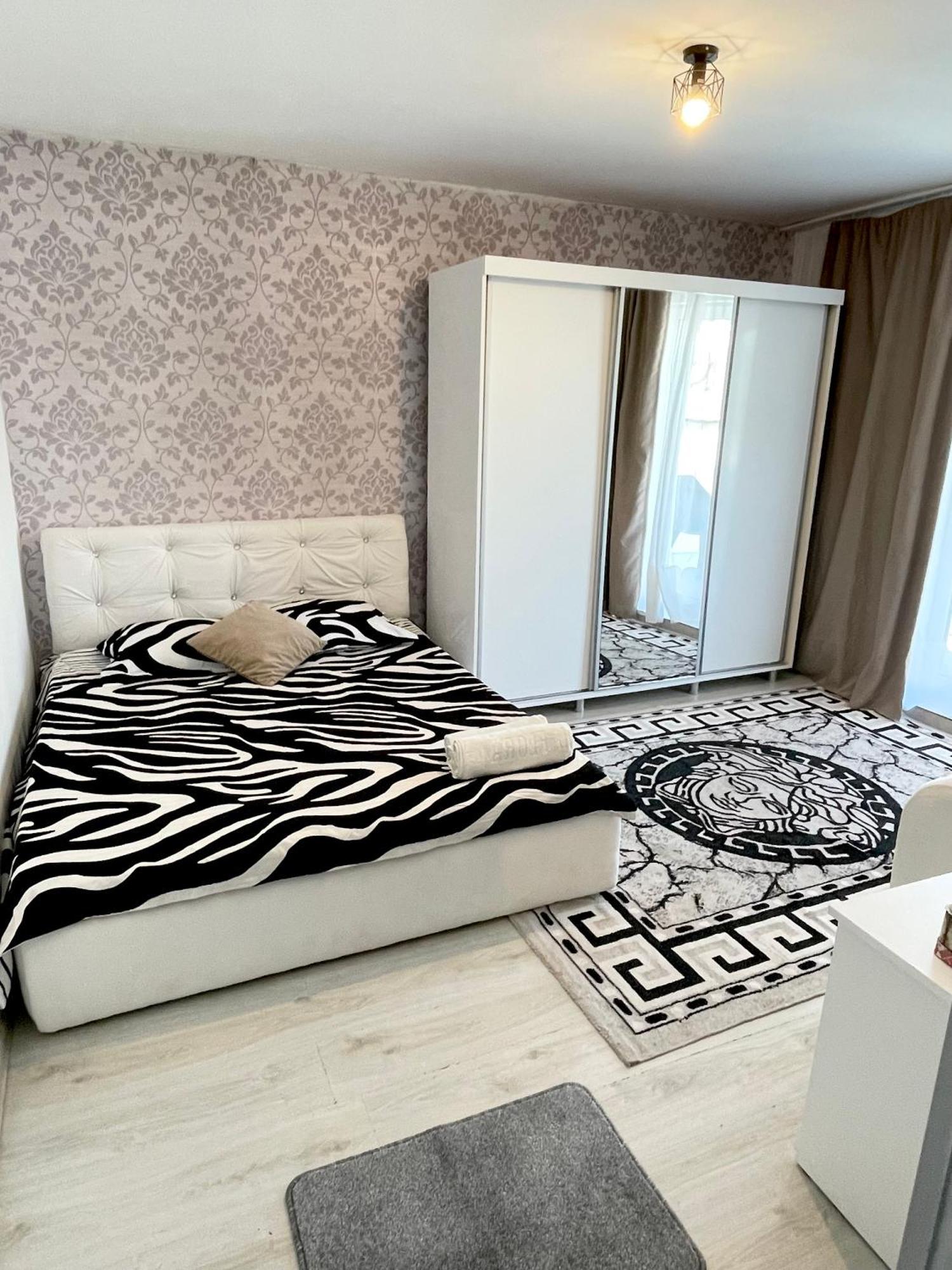 Vila Cris Apartments Navodari Bagian luar foto
