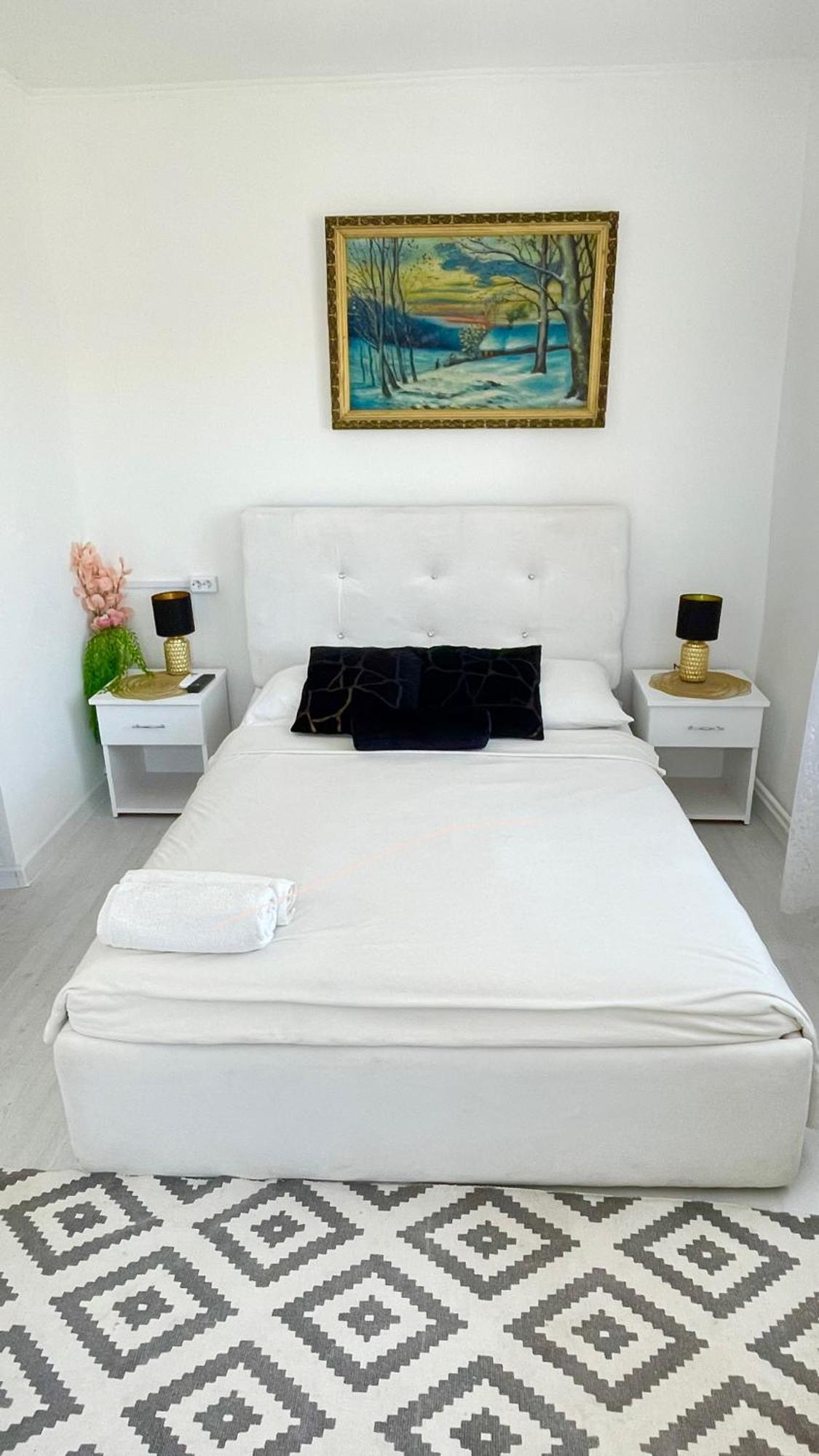 Vila Cris Apartments Navodari Bagian luar foto